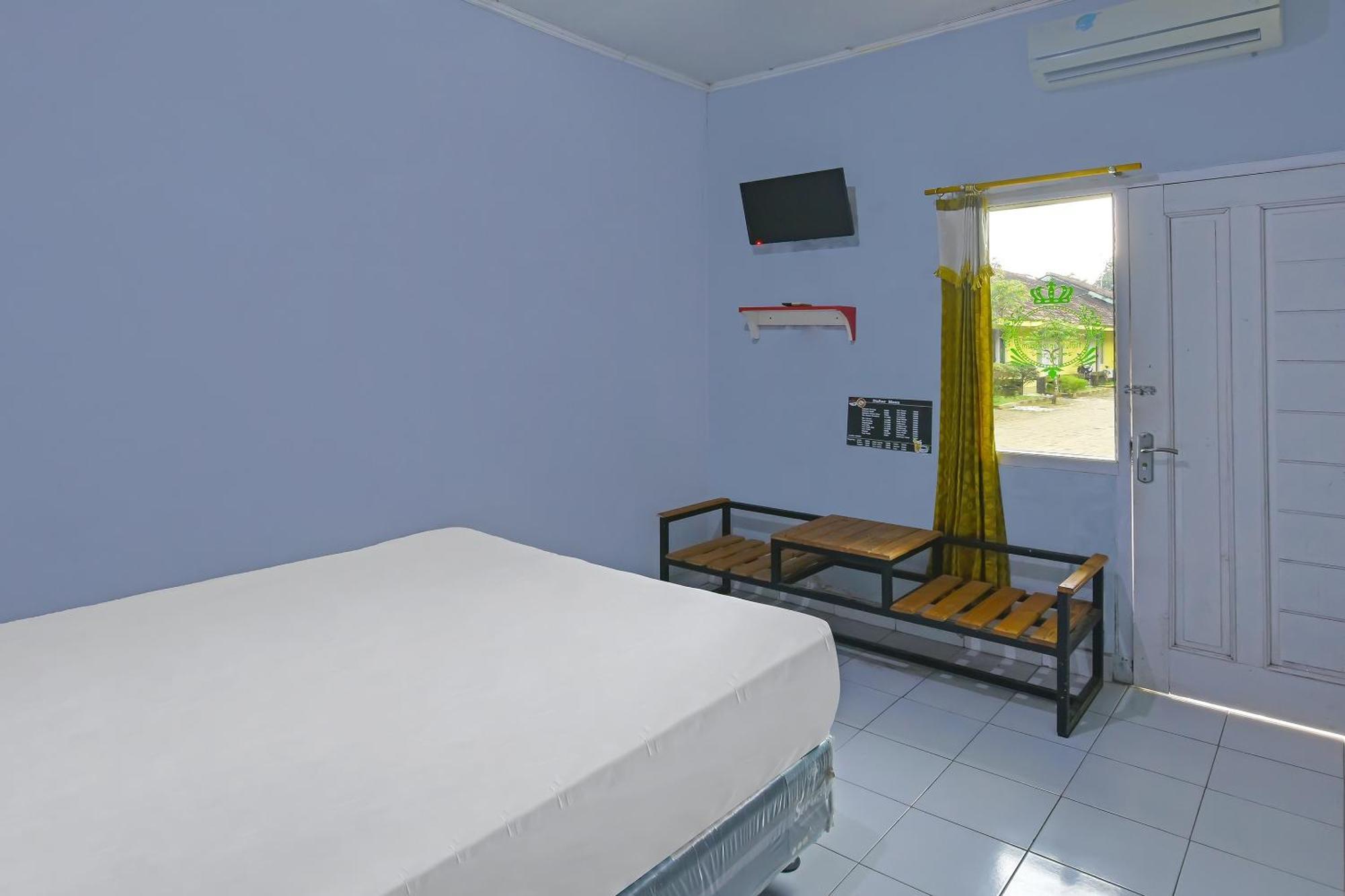 Spot On 91905 Hotel Cipto Arum Cilacap Luaran gambar