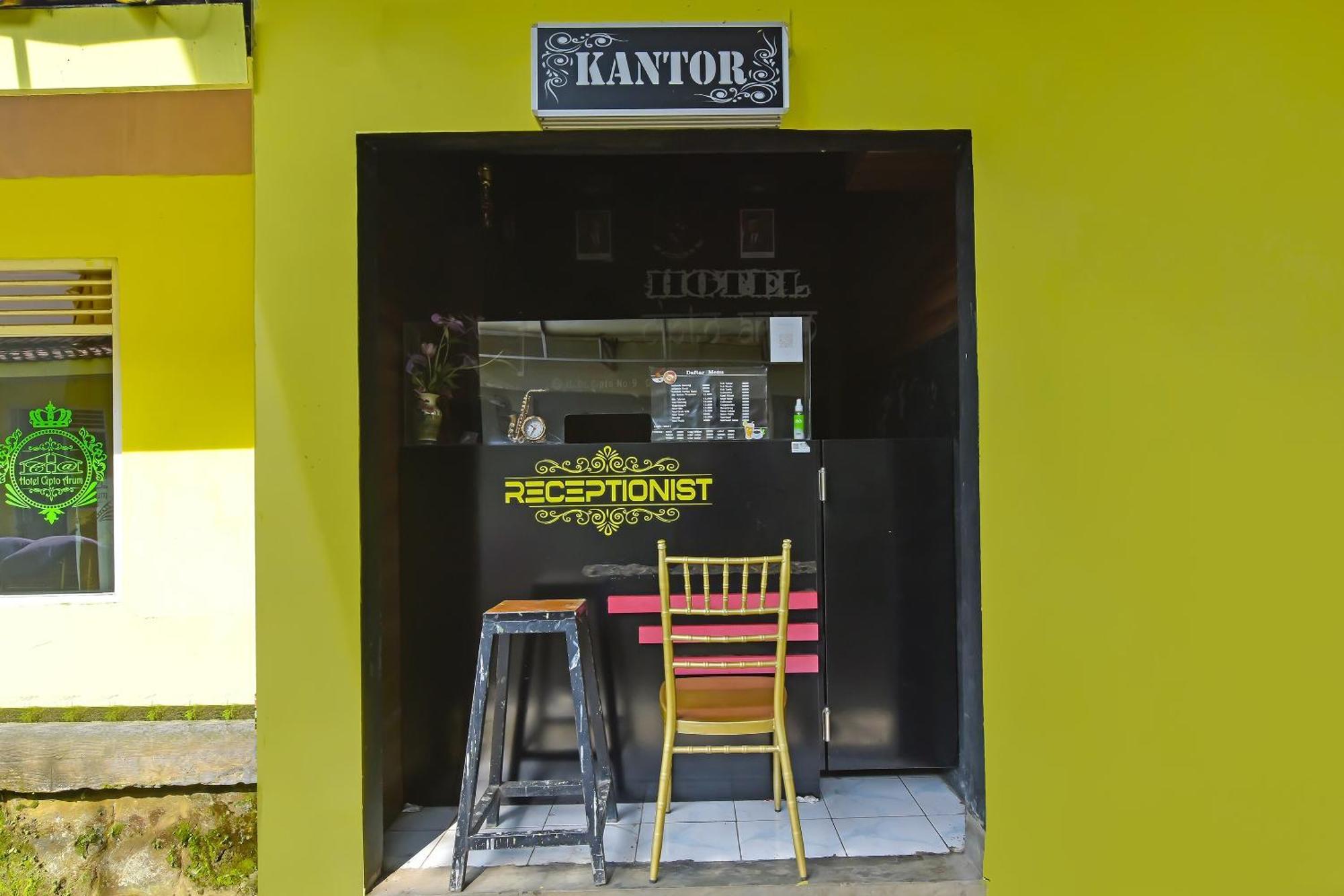 Spot On 91905 Hotel Cipto Arum Cilacap Luaran gambar