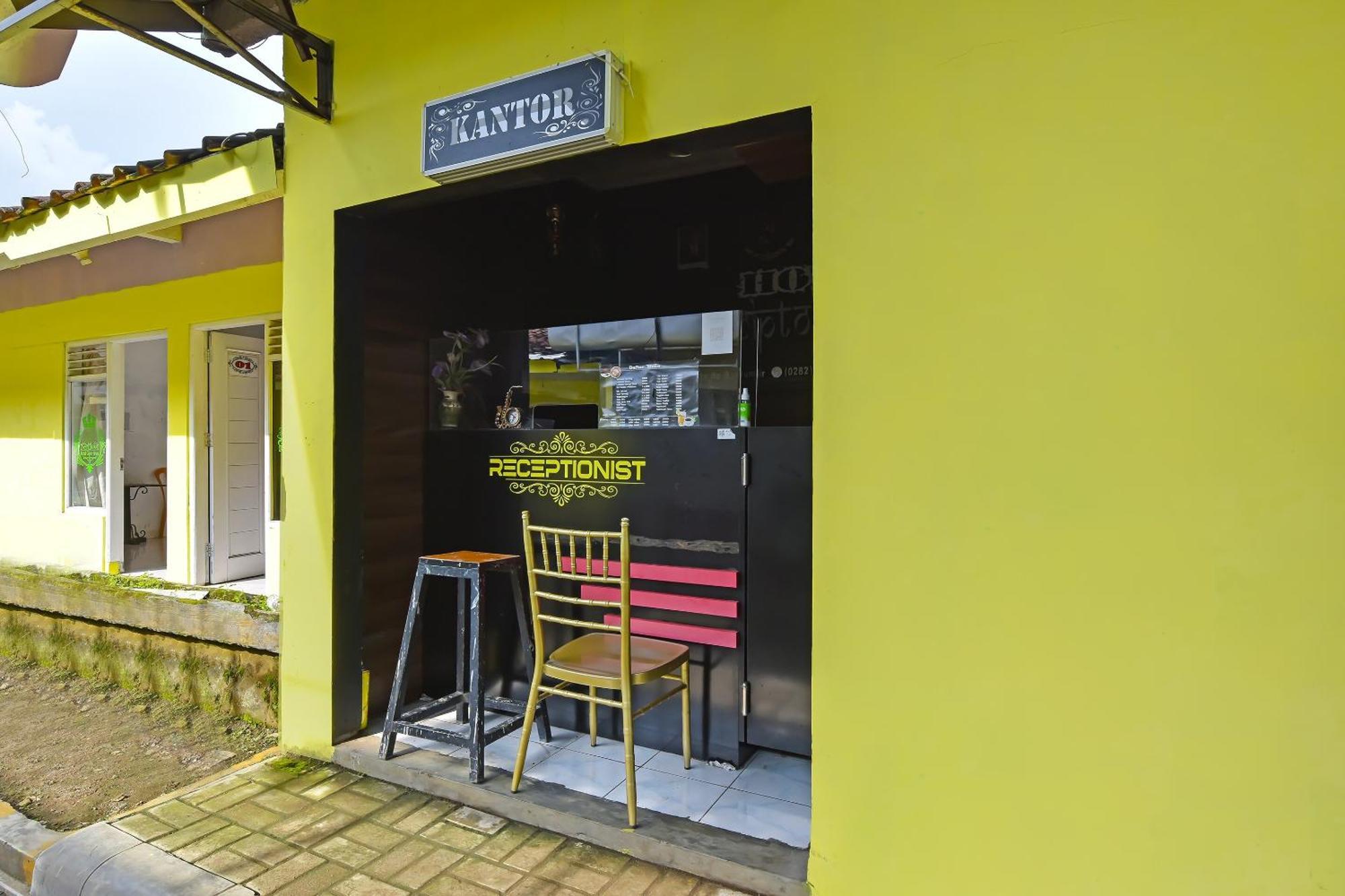 Spot On 91905 Hotel Cipto Arum Cilacap Luaran gambar