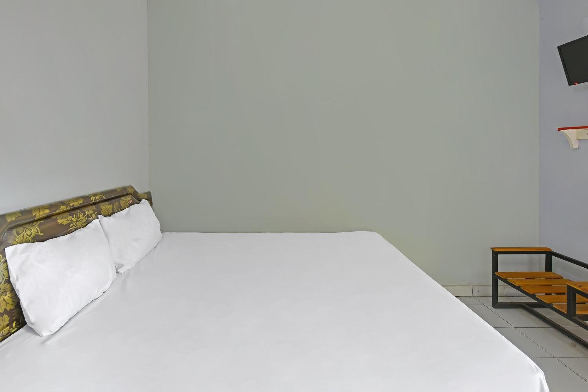 Spot On 91905 Hotel Cipto Arum Cilacap Luaran gambar