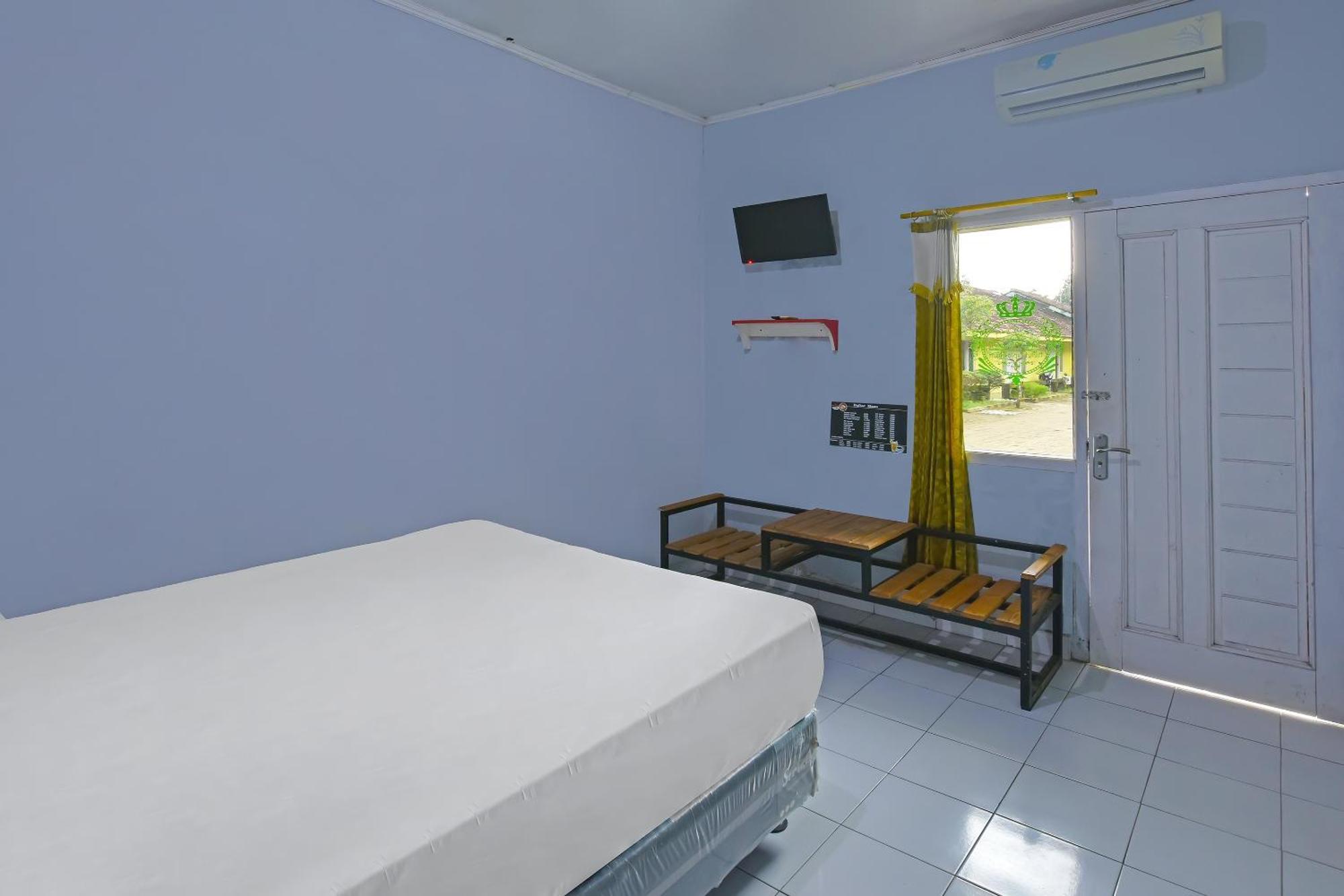 Spot On 91905 Hotel Cipto Arum Cilacap Luaran gambar