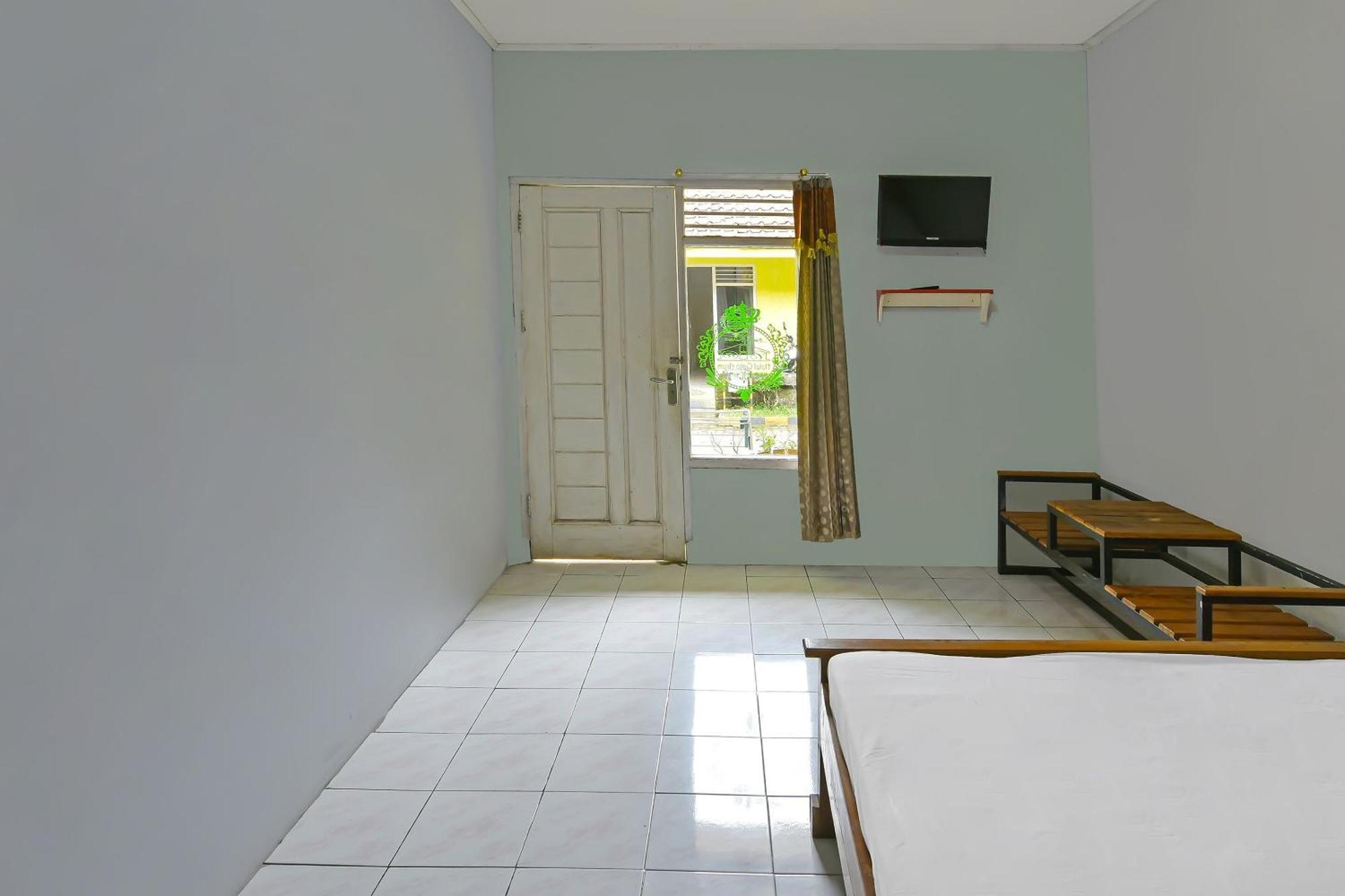 Spot On 91905 Hotel Cipto Arum Cilacap Luaran gambar