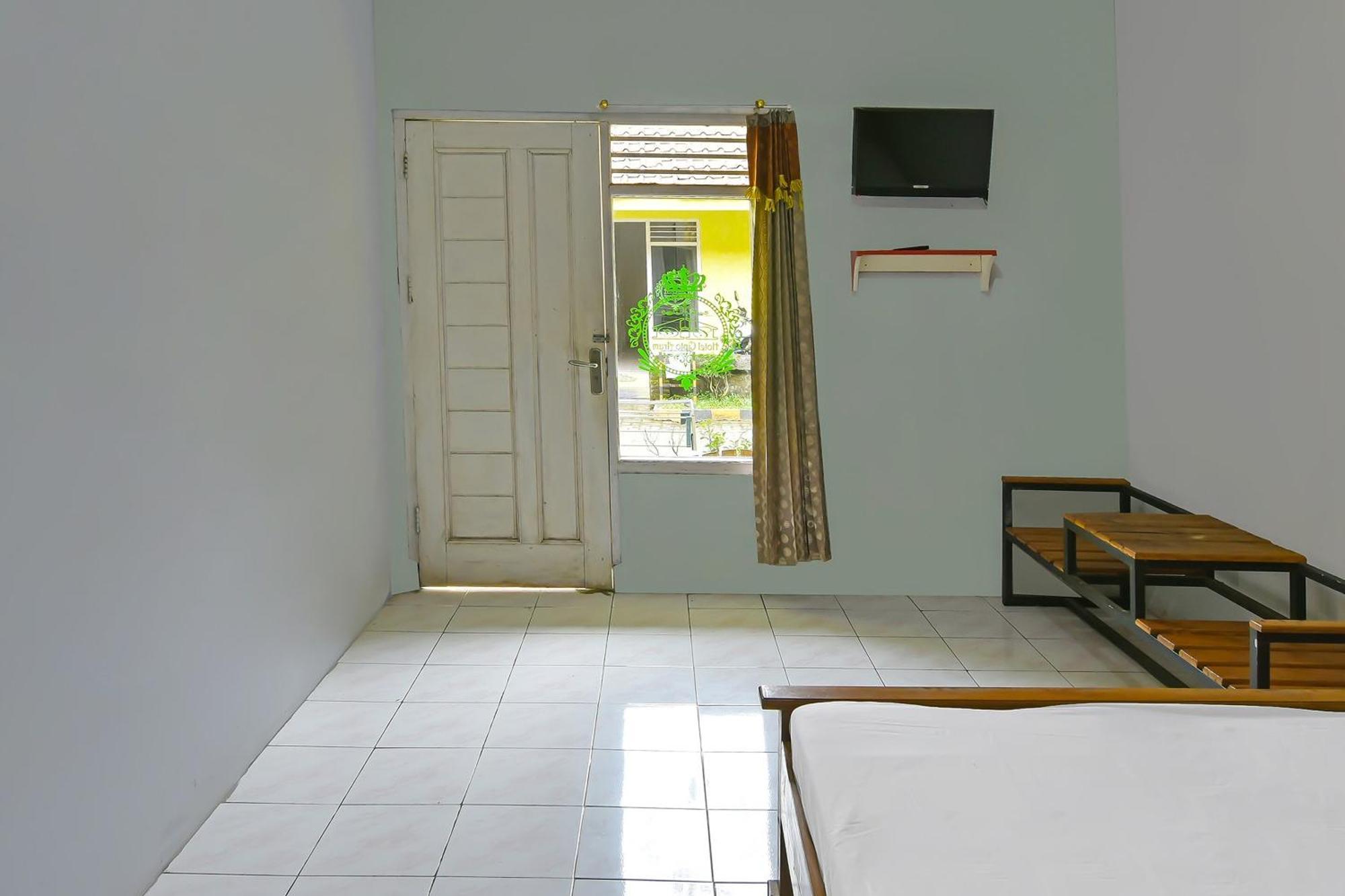 Spot On 91905 Hotel Cipto Arum Cilacap Luaran gambar